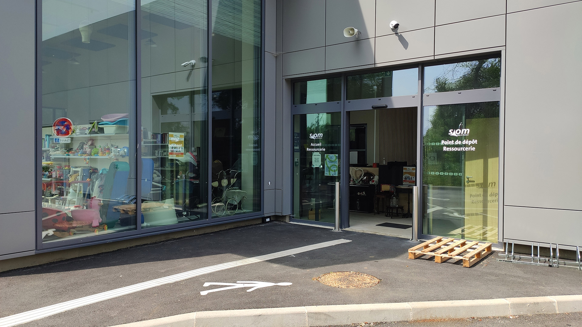 Photo de la façade de La Ressourcerie par Re-Saclay