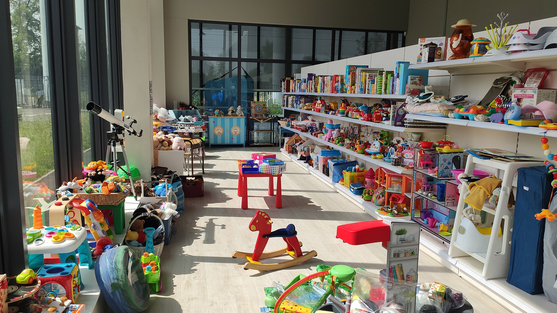 Photo du rayon jeux et jouets de La Ressourcerie de Re-Saclay